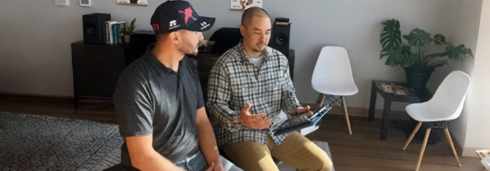 Chiropractor Roseville CA Evan Chin Meeting With Client